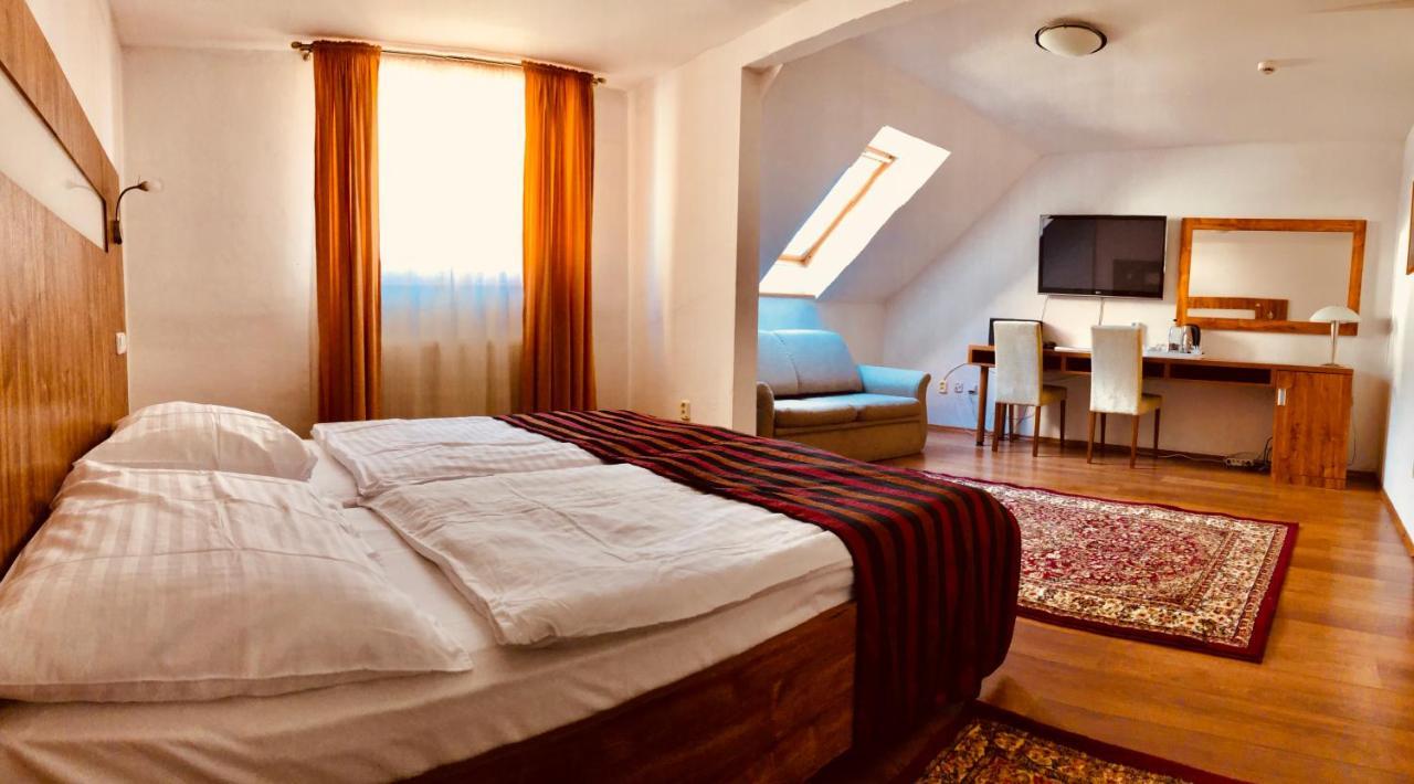 Hotel & Penzion Grand Matej Banská Štiavnica Exteriér fotografie